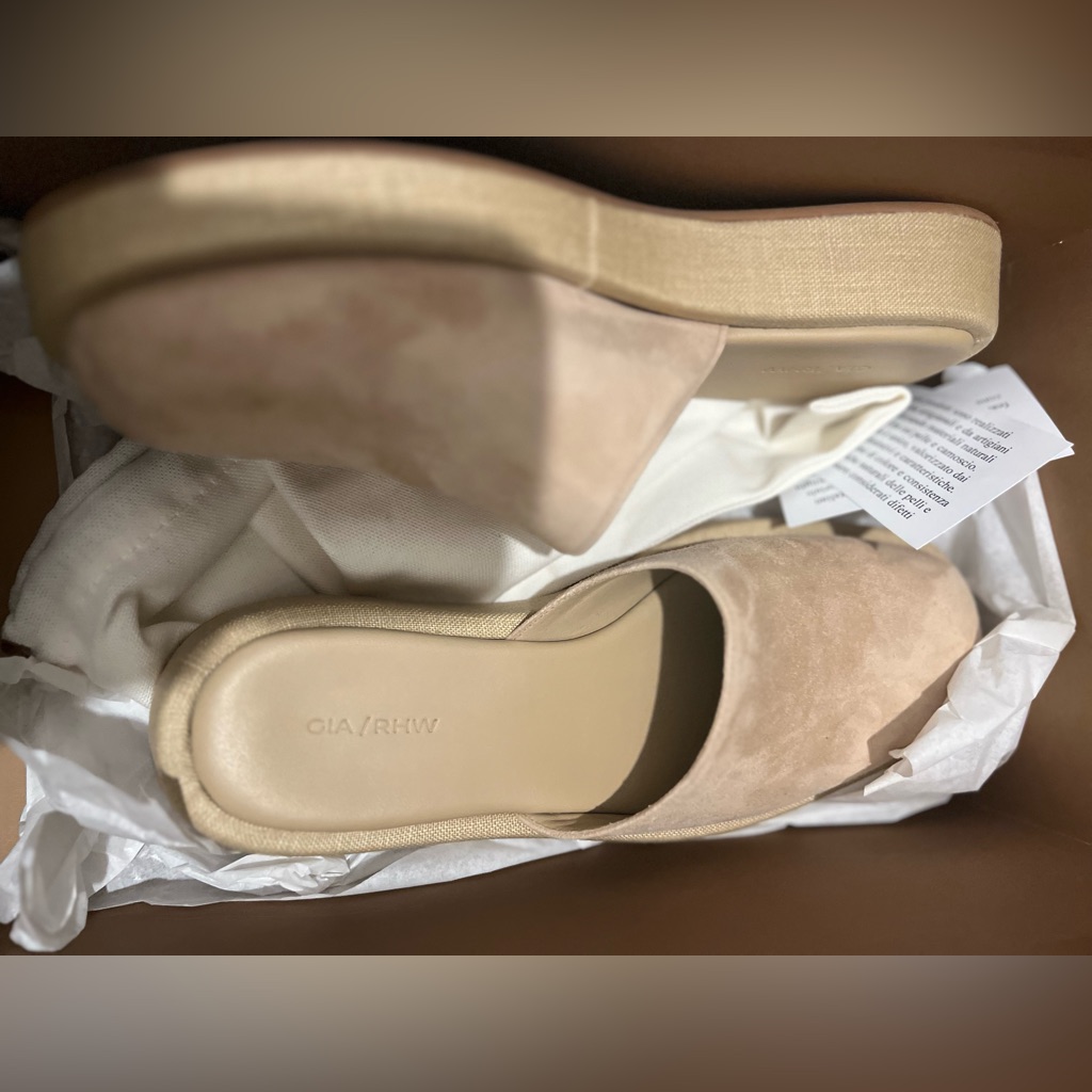Gia Bhorghini Women's Beige Suede Mules